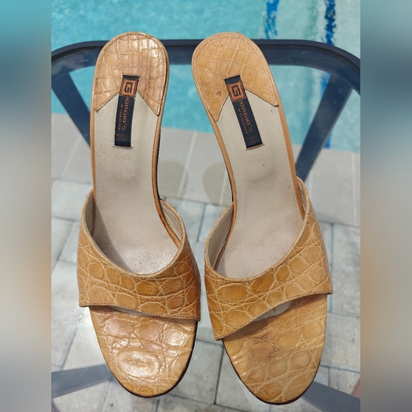 Giorgio's of Palm Beach Gold Genuine Alligator Heel - Picture 3 of 3